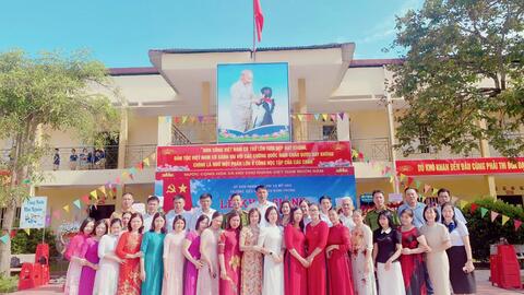 Trường Tiểu học Phan Đình Phùng tổ chức thành công Lễ khai giảng năm học 2023- 2024 và ngày hội Toàn dân đưa trẻ đến trường.