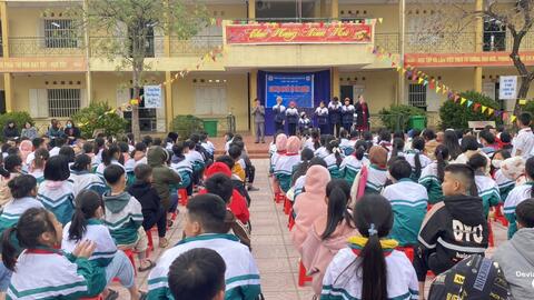 Trường Tiểu học Phan Đình Phùng tổ chức giao lưu với đoàn khuyết tật Chiến Công